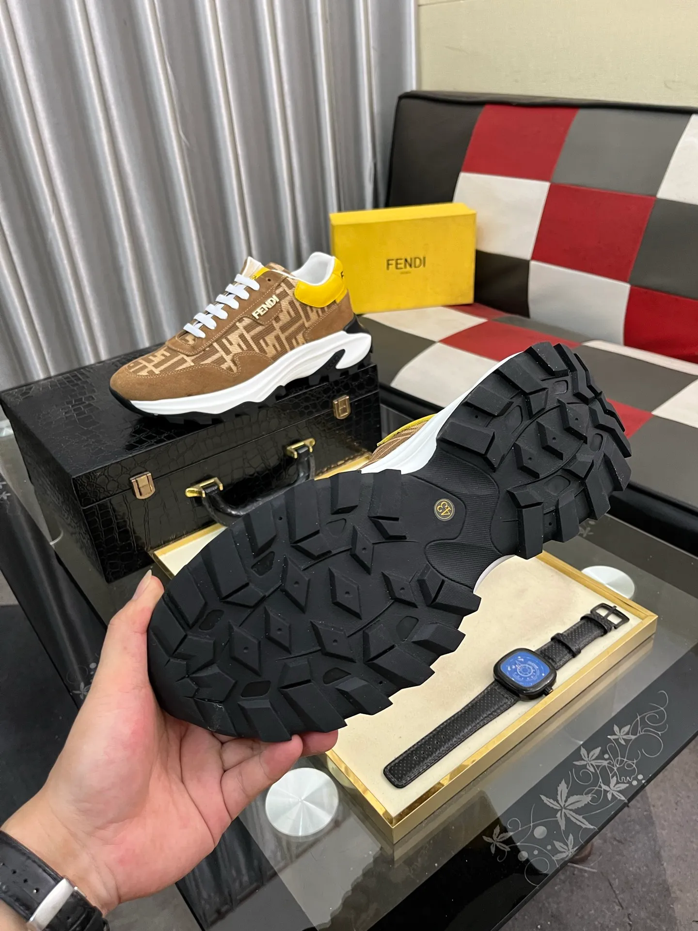 Men's Men's Shoes💰458⌚️⌚️[FENDI] Fendi's classic and comfortable men's, this complex sneaker is made of soft calfskin➕genuine leather lining➕original ultra-light rubber material with rough outsole. This unique light style is suitable for the casual and refined sensibility of this season. It is comfortable and natural on the feet. It is an everyday style for casual travel in autumn and winter! 38−443️⃣colors available